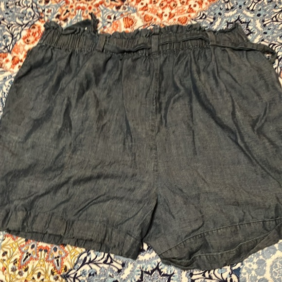 TRINA TURK chambray Serenity Short - Picture 3 of 3